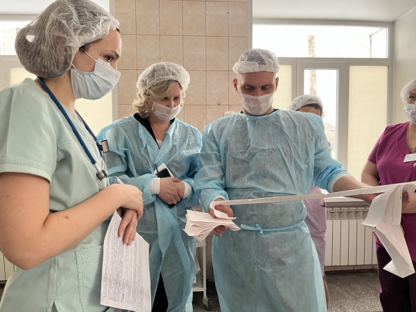 Эксперты из федеральных медицинских центров помогают лечить сложных пациентов в Кузбассе